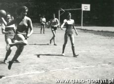 3941.Tydzien sportu szkolnego w Liceum Ogolnoksztalcacym w Gostyniu - turniej pilki recznej (28 maja 1977 r.)