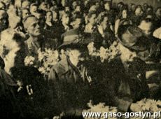 3976.Rolniczki niemieckie po ceremonii odznaczenia Krzyzem Zaslugi Wojennej KVK II klasy (Pauline Schecke z Krajewic, Auguste Herbrich z Rokosowa, Martha Hanisch ze Strzelec Malych) – Borek, czerwiec 1944 r.