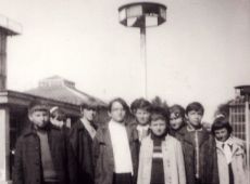 4013.Czlonkowie zespolu kukielkowego Plastus dzialajacego przy Bibliotece Dzieciecej (Oddzial Powiatowej i Miejskiej Biblioteki w Gostyniu) na wycieczce w Poznaniu (15 maja 1968 r.)-zwiedzanie palmiarni.