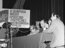 4055. Final wojewodzki XI Olimpiady Wiedzy Spoleczno-Politycznej - Miejsko-Gminny Osrodek Kultury HUTNIK w Gostyniu (1986 r.)