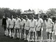 406. Czeslaw Wojciechowski, piaty od prawej (wychowanek Kani Gostyn) w barwach Olimpii Poznan (zdjecie z meczu Olimpia Poznan - Gwardia Warszawa, 1968 r.)