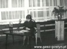 4087. Uroczystosc jubileuszowa z okazji 30-lecia Biblioteki w Gostyniu (19.10.1977 r.), w czesci artystycznej wystapili Renata Jankowska (recytatorka), Ewa Kozlowska (solistka) i pianista Adam Chwistek