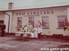 4132.Uroczyste otwarcie Domu Strazaka w Bodzewie (8 lipca 1990 r.), Msze Swieta odprawil ks. dziekan Wiktor Gora