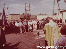 4133.Uroczyste otwarcie Domu Strazaka w Bodzewie (8 lipca 1990 r.), Msze Swieta odprawil ks. dziekan Wiktor Gora