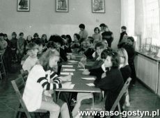 4179.Szkola Podstawowa nr 3 w Gostyniu - spotkanie z kandydatem na posla Edmundem Skoczylasem (1985 r.)