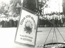 420.Wreczenie sztandaru Zespolowi Szkol Rolniczych w Grabonogu (10.06.1979r.)