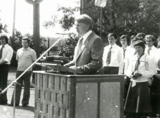 422.Wreczenie sztandaru Zespolowi Szkol Rolniczych w Grabonogu (10.06.1979r.)