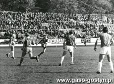 424. Olimpia Poznan - Arkonia Szczecin (Poznan, 1969 r.), mecz o mistrzostwo II ligi, na bramke gosci strzela Czeslaw Wojciechowski (wychowanek Kani Gostyn)