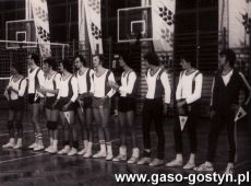 437. Siatkarze MZKS Kania Gostyn przed meczem ze Sportclub Hoyerswerda (NRD) - 1975 r.