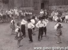 4441.Wystepy dzieci na zakonczenie roku szkolnego w Szkole Podstawowej w Dusinie (23 czerwca 1962 r.)