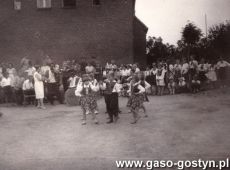 4442.Wystepy dzieci na zakonczenie roku szkolnego w Szkole Podstawowej w Dusinie (23 czerwca 1962 r.)