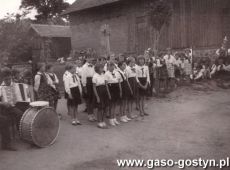 4449.Wystepy dzieci na zakonczenie roku szkolnego w Szkole Podstawowej w Dusinie (23 czerwca 1962 r.)