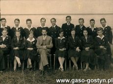 4482.Gostynscy gimnazjalisci z profesorem Jozefem Gozdawa Godlweskim (poczatek lat 30. XX wieku)