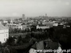 4517.Panorama Gostynia (1961 r.), na drugim planie widoczna budowa bloku mieszkalnego przy ulicy Dzierzynskiego (obecnie ulica Ks.Olejniczaka).JPG