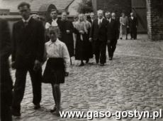 454.Dziedziniec przed kosciolem farnym w Gostyniu (1957 r.)