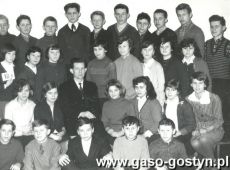 456.Absolwenci SP 1 w Gostyniu (1965r.)-klasa VII d - wych. Jozef Lisiewicz