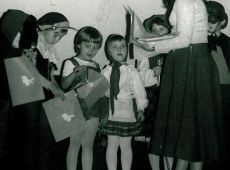 4578. XI Festiwal Filmow o Bolku i Lolku w Zakladowym Domu Kultury Hutnik w Gostyniu zakonczyl sie balem przebierancow (1982 r.)