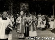 458. 24 czerwca 1978 roku metropolita krakowski kardynal Karol Wojtyla przewodniczyl uroczystym obchodom 50-lecia koronacji obrazu Matki Boskiej Swietogorskiej