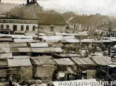 4587.Rynek w Piaskach - targ (okres miedzywojenny)