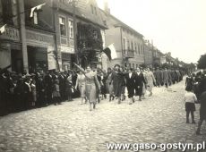 4644.Rynek w Piaskach - przemarsz czlonkow Obozu Narodowo-Radykalnego (ONR), lata 30. XX wieku