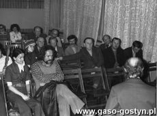 4652. Spotkanie z niewidomym rzezbiarzem, Antonim Dobrowolskim w Zakladowym Domu Kultury Hutnik w Gostyniu (27 wrzesnia 1977 r.)