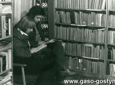 4661. Biblioteka w Zakladowym Domu Kultury Hutnik w Gostyniu (1976 r.)