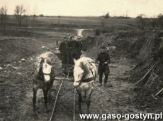 4708.Budowa lacznika drogi Brzezie-Brzezie Huby (ok. 1950 r.)