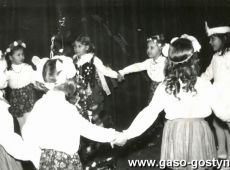 4877. Spotkanie dzieci z Przedszkola nr 4 w Gostyniu z Gwiazdorem (Zakladowy Dom Kultury Hutnik w Gostyniu, styczen 1972 r.)