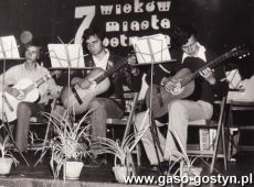 4886.Trio gitarowe ze Spolecznego Ogniska Muzycznego w Gostyniu - wystep z okazji 700-lecia Gostynia (1978 r.)