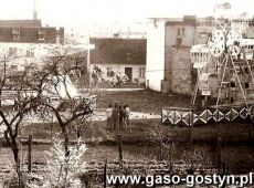 4894. Karuzele na placu pomiedzy ulicami Powstancow Wlkp. a Zjednoczonego Ruchu Ludowego (obecnie Wincentego Witosa) w Gostyniu
