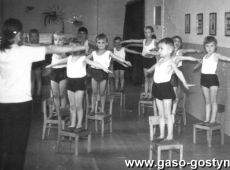 4902.Gimnastyka w Przedszkolu nr 4 w Gostyniu (poczatek lat 70. XX wieku)