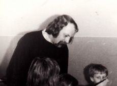 4928. Gostynski Osrodek Kultury Hutnik - zajecia plastyczne prowadzi Henryk Naglak