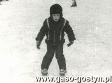 4930.Na lodowisku zorganizowanym przez MGOK Hutnik w parku przy ul. Strzeleckiej w Gostyniu (1986 r.)