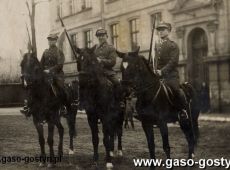 5.Wladyslaw Karolczak z Gostynia (pierwszy od prawej), ulan 17 Pulku Ulanow Wielkopolskich w Lesznie