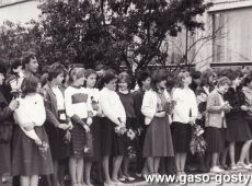 5034.Pozegnanie absolwentow Szkoly Podstawowej nr 3 w Gostyniu (1984 r.)