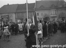 5035. Rynek w Gostyniu (manifestacja pierwszomajowa, koniec lat 60. XX wieku)