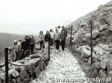 504.Oboz siatkarek MZKS Kania Gostyn w Karpaczu (1988 r.) - w drodze na Sniezke