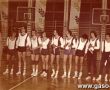 505.Druzyna MZKS Kania Gostyn w towarzyskim meczu w pilce siatkowej z Dynamo Herzberg (NRD) - hala sportowa Szkoly Podstawowej nr 2 w Gostyniu, 8 stycznia 1977 r.