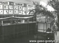 5093.Wystawa  pt. Ulubieni pisarze-ulubione ksiazki w Powiatowej i Miejskiej Bibliotece Publicznej w Gostyniu (maj 1973 r.)