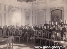 5115. Aula Gimnazjum w Gostyniu - uczestnicy Zjazdu Maturzystow (13 wrzesnia 1933 r.)