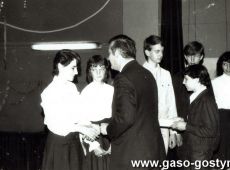 5121.Pozegnanie absolwentow Szkoly Podstawowej nr 2 w Gostyniu w gostynskim Hutniku (1985 r.)