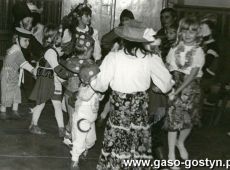 5143. GOK Hutnik w Gostyniu - XVII Przeglad Tworczosci Filmowej Studia Filmow Rysunkowych w Bielsku-Bialej (1988 r.) - bal przebierancow