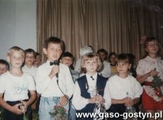 5151.Szkola Podstawowa nr 1 w Gostyniu - pozegnanie odchodzacych na emeryture nauczycielek Janiny Bajer i Bogumily Lorek (1992 r.)