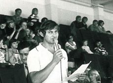 516.Inauguracja roku sportowego szkol gostynskich w hali SP 2 w Gostyniu (1977r.), J.Zaborowski(SP2)