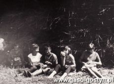 5161.Praktyka wakacyjna mlodziezy ze Szkoly Przysposobienia Rolniczego z Gostynia w PGR Gola (lipiec-sierpien 1966 r.)