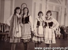 5164.Uczennice Gimnazjum w Gostyniu (poczatek lat 30. XX wieku)