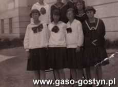 5165.Uczennice Gimnazjum w Gostyniu (poczatek lat 30. XX wieku)