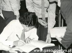 5170.Podpisanie Kodeksu Ucznia w Liceum Ogolnoksztalcacym w Gostyniu (13 pazdziernika 1975 r.)