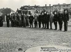 5176. Rynek w Gostyniu - cwiczenia Ochotniczej Strazy Pozarnej przy udziale strazy zakladowych (1958 r.)