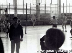 5177.Turniej pilki siatkowej szkol podstawowych w hali sportowej Szkoly Podstawowej nr 2 w Gostyniu (1991 r.)